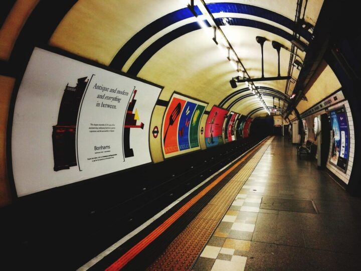 Metro w Londynie: Przewodnik po strefach i biletach