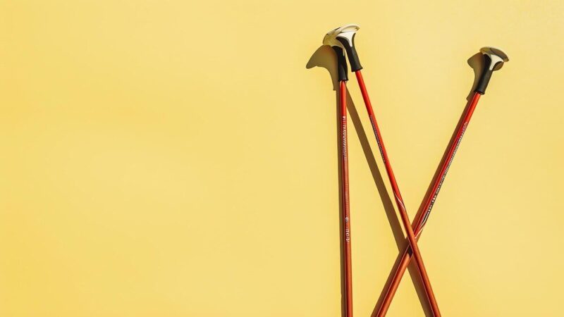 Jak wybrać składane kijki trekkingowe na górskie wędrówki